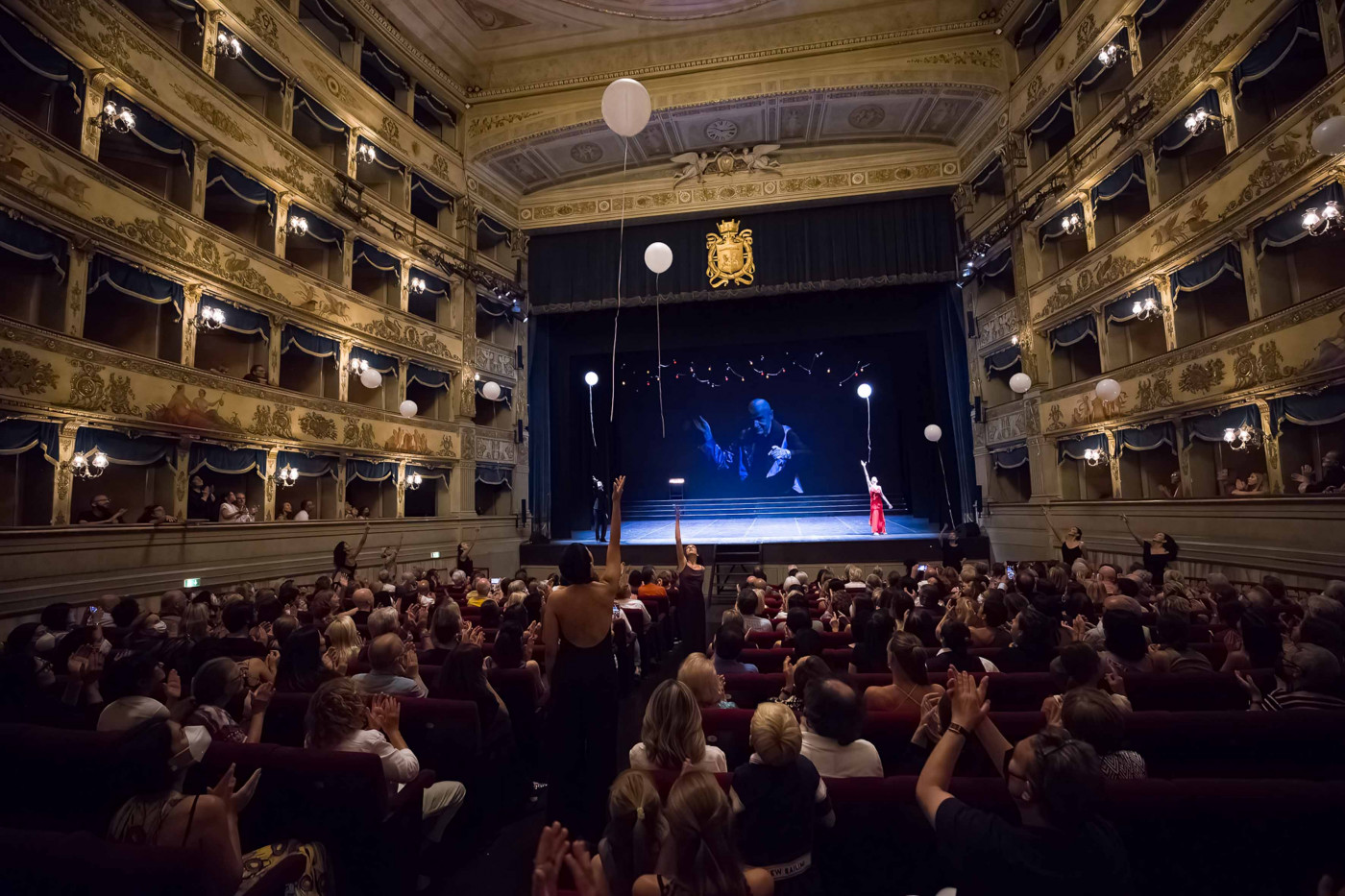 Una danza d’amore e poesia per Micha van Hoecke