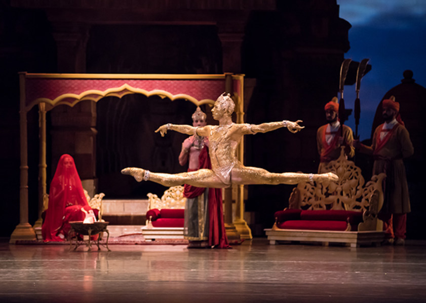 "La Bayadère" by Aaron S. Watkin returns on stage with Sempeoper Ballett