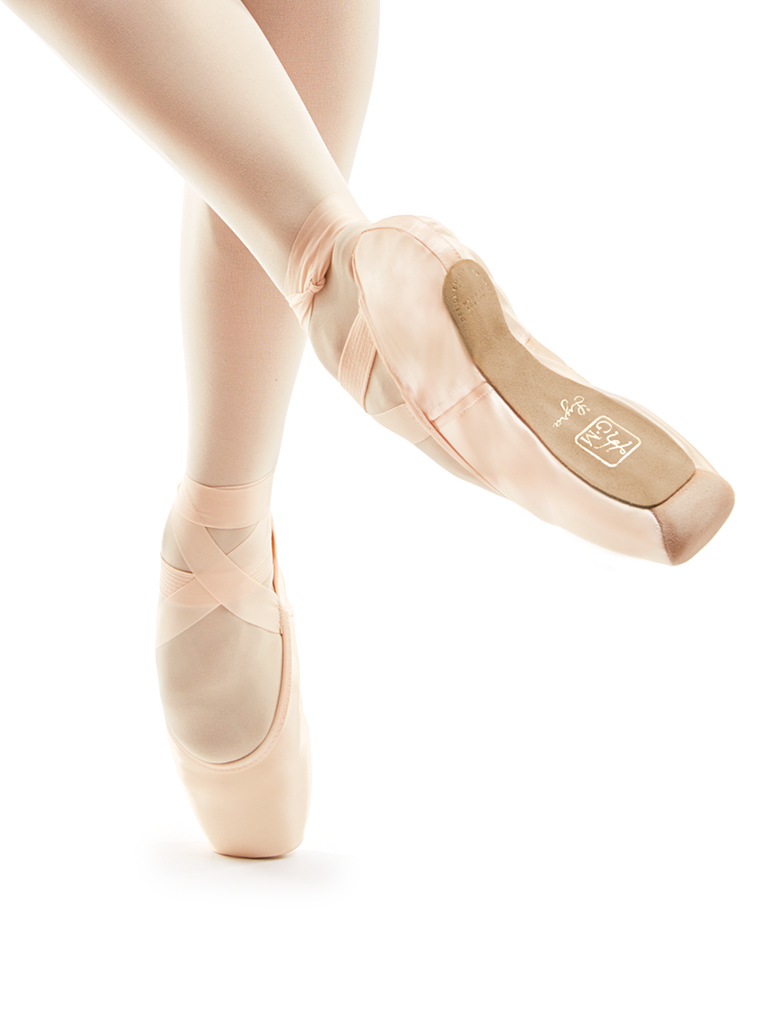 Gaynor Minden introduces new Pointe Shoe: LYRA