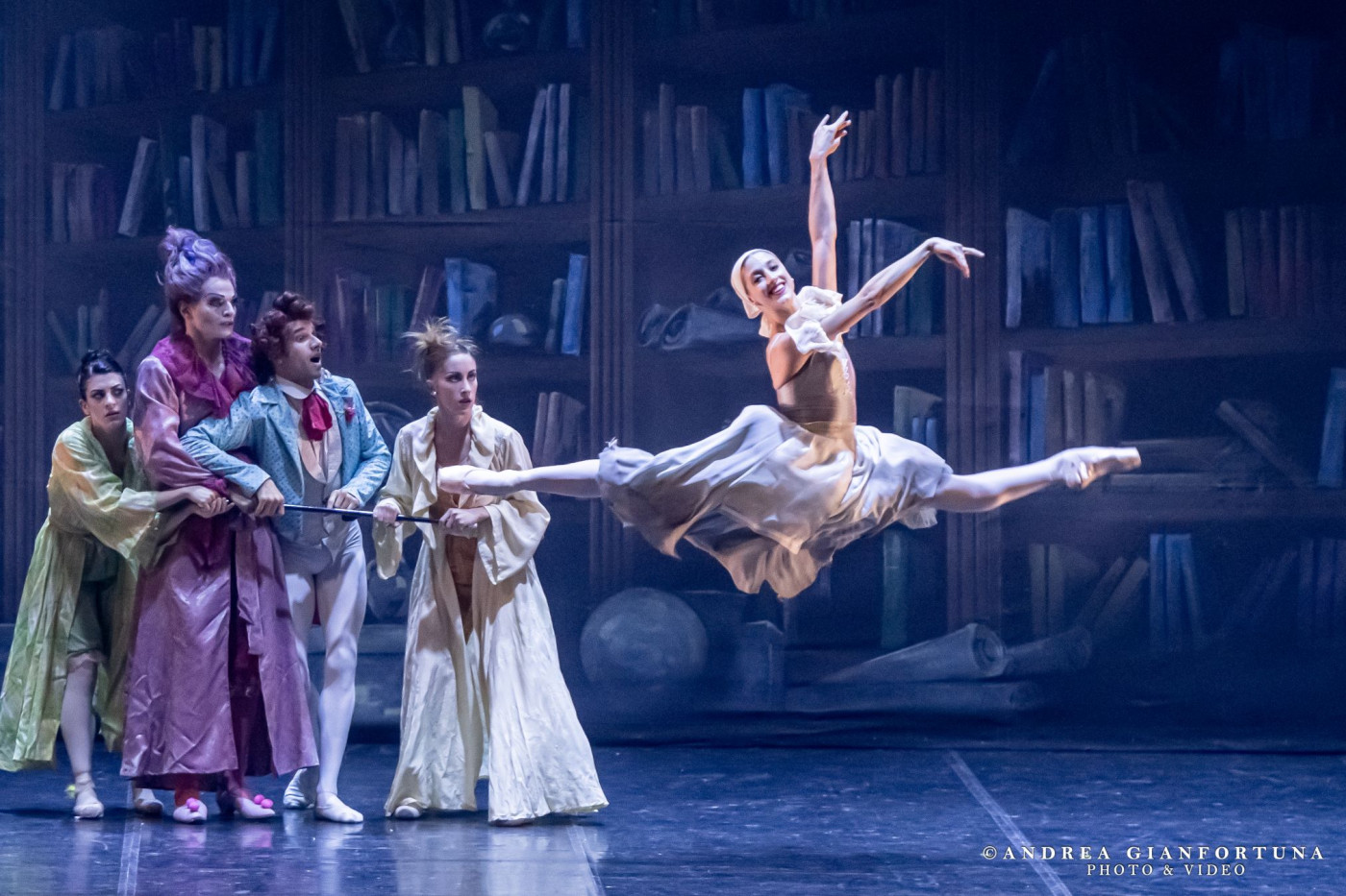 Iana Salenko è Cenerentola nel balletto di Luciano Cannito