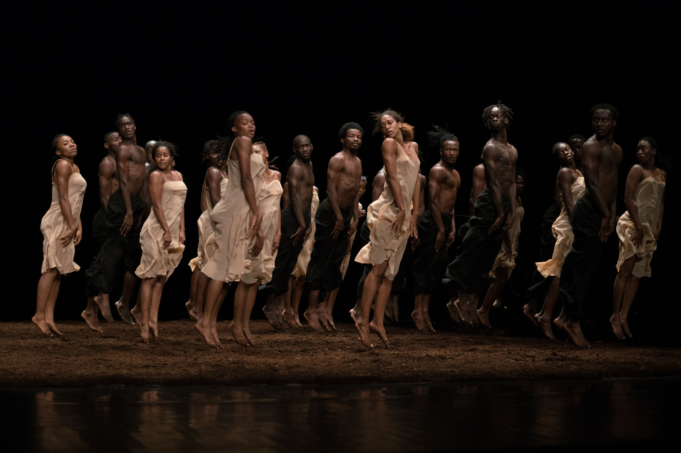Il sacrificio umano per il ritorno della primavera: al Lac va in scena il "Sacre" di Pina Bausch in nuovi corpi