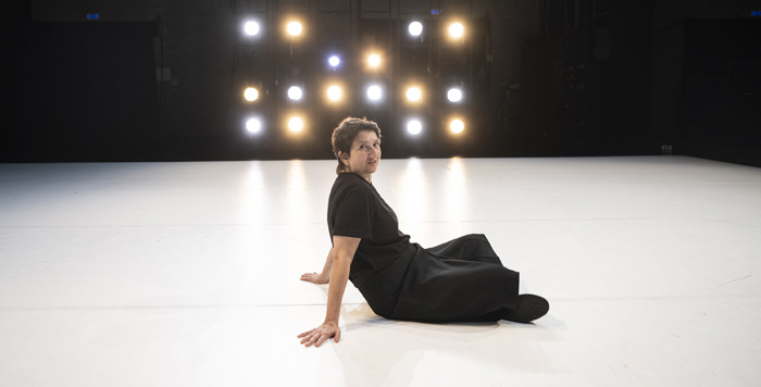"Suspended Chorus" il nuovo assolo di Silvia Gribaudi