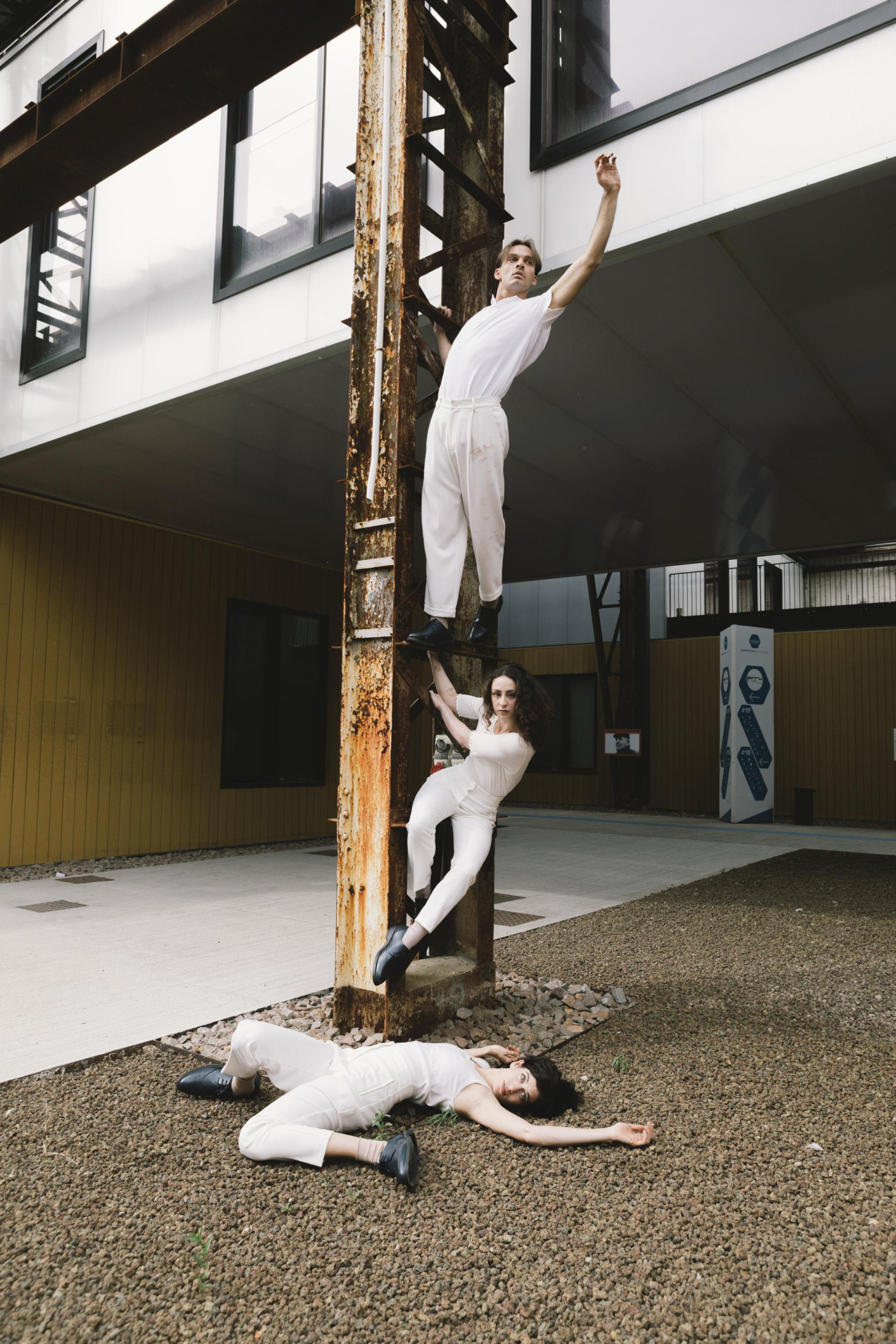 SANTA: Aterbaleltto e Sanpapié con l’arte contemporanea