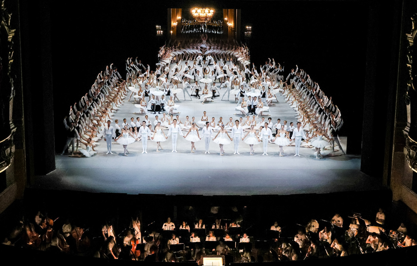 Con CHANEL al Gala di apertura dell&rsquo;Op&eacute;ra